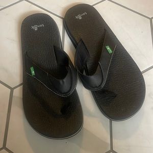 Worn once men’s sandals, they were bought too big